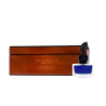 Aurora Scents The Guardian of Heaven EDP 100 ml — produktas stilizuotoje aplinkoje; visa kompozicija; ant medinio paviršiaus