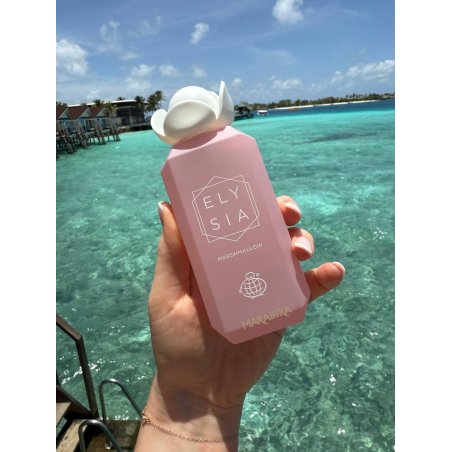 Fragrance World Elysia Marshmallow EDP 100 ml — toode stiliseeritud keskkonnas; väga lähivõte; vee ääres