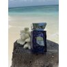 Atlantis Extrait Extrait de Parfum 100 ml — товар в стилизованной композиции; очень крупный план; у воды; самый широкий кадр