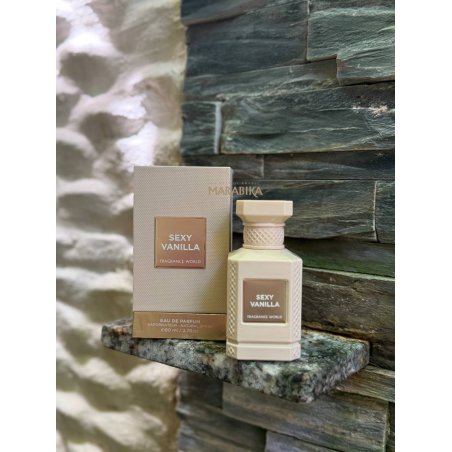 Fragrance World Sexy Vanilla EDP 80 ml — produktas stilizuotoje aplinkoje; stambus planas; ant medinio paviršiaus
