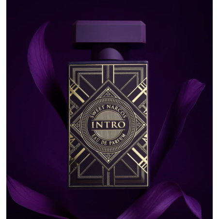 Fragrance World Intro Sweet Narcos EDP 80 ml — pohled na produkt; velmi detailní záběr; na světlém pozadí