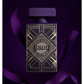 Fragrance World Intro Sweet Narcos EDP 80 ml — pohled na produkt; velmi detailní záběr; na světlém pozadí