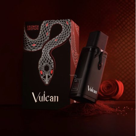 Fragrance World Vulcan Black Friday EDP 100 ml — toote vaade; lähivaade; tumedal taustal; lähim kadreering