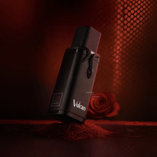 Fragrance World Vulcan Black Friday EDP 100 ml — toote vaade; lähivaade; tumedal taustal; kõige laiem kadreering
