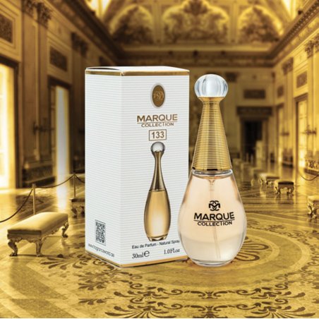 Fragrance World Marque 133 EDP 30 ml — Produktansicht; sehr nahe Detailaufnahme; auf farbigem Hintergrund