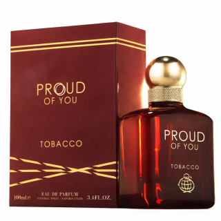 Proud of You Tobacco EDP 100 ml — product en verpakking; zeer nabije close-up; op een witte achtergrond; meest nabije kadrering