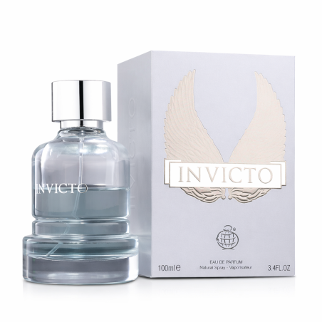 Fragrance World Invicto EDP 100 ml — Produkt und Verpackung; Nahaufnahme; auf weißem Hintergrund; weitester Bildausschnitt