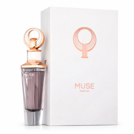 Muse Parfum EDP 100 ml — product en verpakking; volledige compositie; op een witte achtergrond; ruimste kadrering