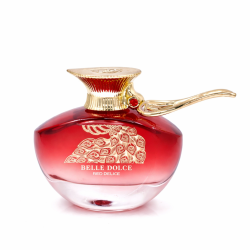 Fragrance World Belle Dolce Red Delice EDP 100 ml — produkt sett forfra; full komposisjon; på hvit bakgrunn