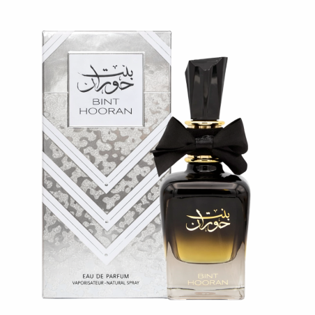 Lattafa Perfume Bint Hooran EDP 100 ml — товар и упаковка; крупный план; на белом фоне; самый широкий кадр