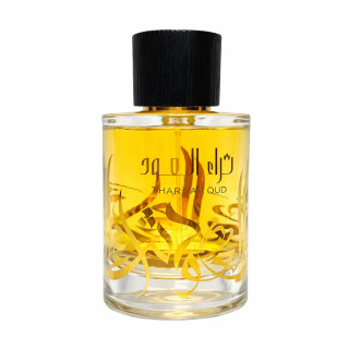 Lattafa Perfume Thara Al Oud EDP 100 ml — produktas iš priekio; visa kompozicija; baltame fone