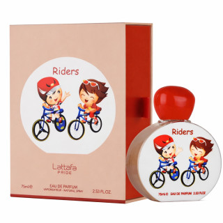 Lattafa Perfume Pride Riders EDP 75 ml — productverpakking; close-up; op een witte achtergrond; meest nabije kadrering