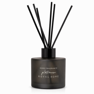 Royal Platinum GINGER CINNAMON EDP 120 ml — товар спереди; крупный план; на белом фоне