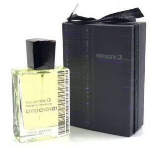 Fragrance World Esscentric 01 EDP 100 ml — Produkt und Verpackung; vollständige Komposition; auf weißem Hintergrund