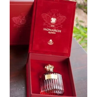 Fragrance World Monarch Queen EDP 100 ml — produkto pakuotė; artimas vaizdas; baltame fone