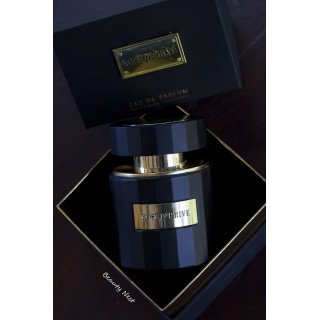 Fragrance World Rose D'Prive EDP 100 ml — опаковка на продукта; много близък план; на бял фон