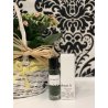 Lattafa Perfume Interlude EDP 30 ml — toode stiliseeritud keskkonnas; väga lähivõte; valgel taustal; kõige laiem kadreering