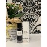 Lattafa Perfume Interlude EDP 30 ml — toode stiliseeritud keskkonnas; väga lähivõte; valgel taustal; lähim kadreering