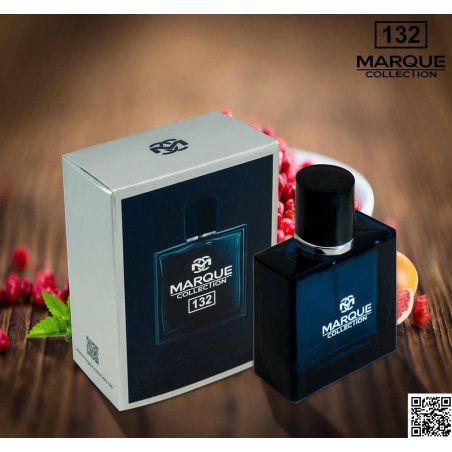 Fragrance World Marque 132 EDP 25 ml — товар в стилизованной композиции; очень крупный план; на деревянной поверхности