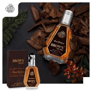 Fragrance World Brown Orchid Oud Edition EDP 50 ml — товар в стилизованной композиции; очень крупный план; на белом фоне