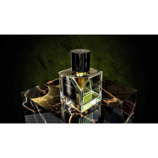 Vertus Paris Niche Perfume Sole Patchouli EDP 100 ml — изображение товара; очень крупный план; на белом фоне; самый близкий кадр