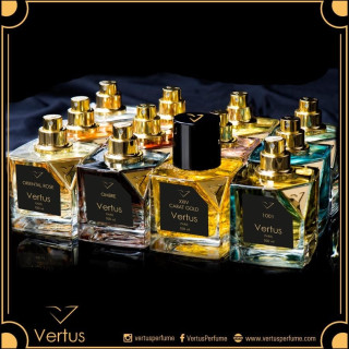 XXIV CARAT GOLD EDP 100 ml — товар и упаковка; очень крупный план; на цветном фоне; самый близкий кадр