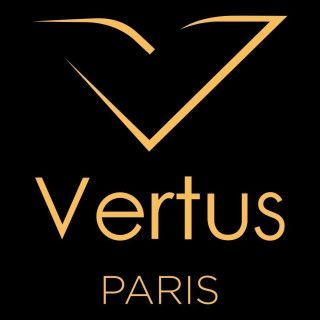 Vertus Paris Niche Perfume OUD NOIR EDP 100 ml — productweergave; close-up; op een donkere achtergrond; ruimste kadrering