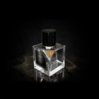Vertus Paris Niche Perfume OUD NOIR EDP 100 ml — productweergave; ruime compositie; op een donkere achtergrond
