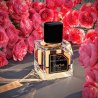 Vertus Paris Niche Perfume Rose Morocco EDP 100 ml — product in een gestileerde setting; zeer nabije close-up; met bloemen