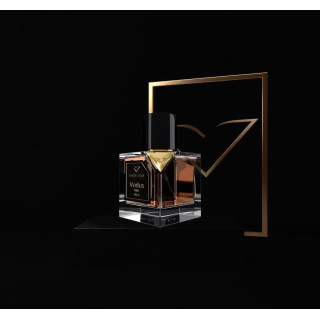 Vertus Paris Niche Perfume Amber Elixir EDP 100 ml — изображение товара; очень крупный план; на светлом фоне; самый близкий кадр