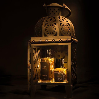 Vertus Paris Niche Perfume Bois Et Cuir EDP 100 ml — изображение товара; полная композиция; на тёмном фоне