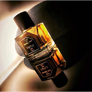 Vertus Paris Niche Perfume Vanilla Oud EDP 100 ml — vista del prodotto; dettaglio molto ravvicinato; su sfondo scuro