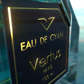 EAU DE CYAN EDP 100 ml — productweergave; zeer nabije close-up; op een gekleurde achtergrond; meest nabije kadrering