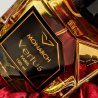 Vertus Paris Niche Perfume Monarch EDP 100 ml — изображение товара; очень крупный план; на цветном фоне