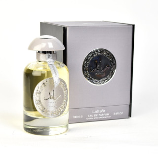 Lattafa Perfume Ra'ed Silver EDP 100 ml — produto e embalagem; grande plano; sobre fundo branco; enquadramento mais aberto
