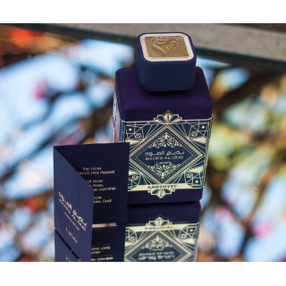 Lattafa Perfume Bade'e Al Oud Amethyst EDP 100 ml — produkto pakuotė; stambus planas; baltame fone; artimiausias kadras