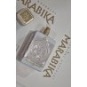 Fragrance World Glorious Oud Royal Blanc EDP 80 ml — tuotekuva; erittäin tiukka lähikuva; valkoisella taustalla; tiukin rajaus