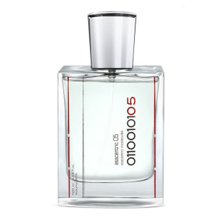 Fragrance World ESSCENTRIC 05 EDP 100 ml — vista do produto; grande plano; sobre fundo branco; enquadramento mais aberto