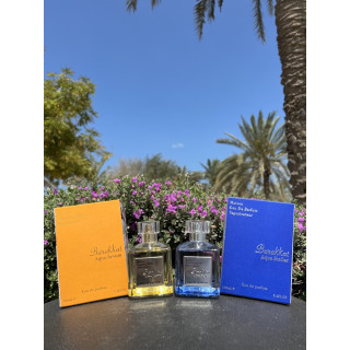 Fragrance World Barakkat Aqua Stellar 100 ml — toode stiliseeritud keskkonnas; väga lähivõte; roheluse keskel; lähim kadreering