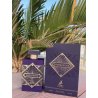 INFINI ROSE EDP 100 ml — producto en una composición ambientada; primerísimo plano; entre vegetación; encuadre más amplio