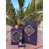INFINI ROSE EDP 100 ml — producto en una composición ambientada; primerísimo plano; entre vegetación; encuadre cercano