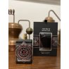 Intense Addiction 100 ml — товар в стилизованной композиции; очень крупный план; на деревянной поверхности; самый широкий кадр
