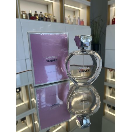 Fragrance World Chance Tendre EDP 100 ml — vue du produit; très gros plan; sur fond blanc; cadrage le plus rapproché