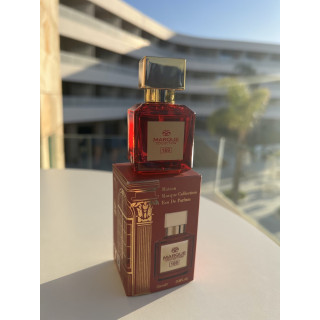 Fragrance World Marque 169 EDP 25 ml — товар в стилизованной композиции; очень крупный план; на открытом воздухе; средний план
