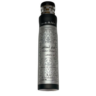 Lattafa Perfume Fakhar Black 300 ml — изображение товара; крупный план; на белом фоне; близкий кадр