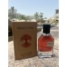 Terro Pura EDP 70 ml — produkt w stylizowanej aranżacji; bardzo bliskie ujęcie; w plenerze; najbliższe kadrowanie
