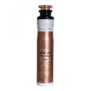 Lattafa Perfume Fakhar 300 ml — productweergave; close-up; op een witte achtergrond; ruimste kadrering