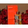 MARABIKA Portrait EDP 100 ml — товар в стилизованной композиции; очень крупный план; с цветами