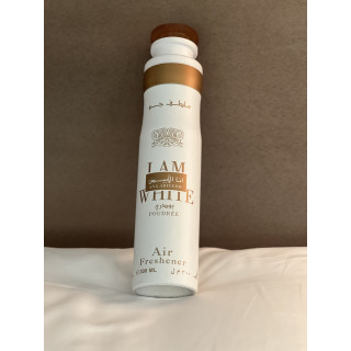 Lattafa Perfume Ana Abiyedh Poudree 300 ml — vue du produit; très gros plan; sur fond blanc; cadrage moyen