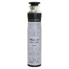 Lattafa Perfume Fakhar Black 300 ml — productweergave; close-up; op een witte achtergrond; ruimere kadrering